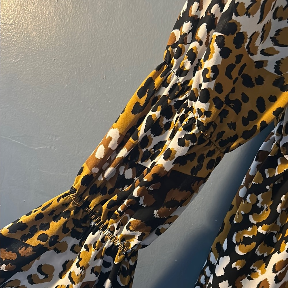 Leopard Print Ruffle Blouse - Picture 3 of 4